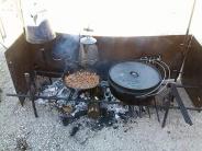 (HO Chuckwagon open fire cooking