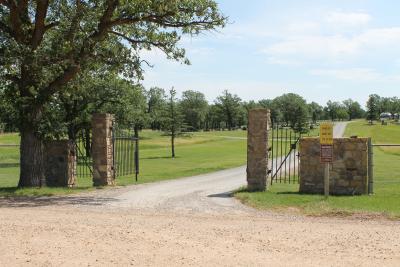 Oak Ridge Municipal Cemetery gateway