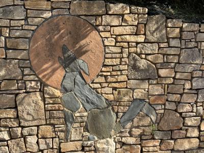 Marvin Leman's "Tootsie - the Coyote" retaining wall, Denver Avenue